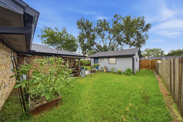 1814 Crooked Creek Lane, Pearland, TX 77581