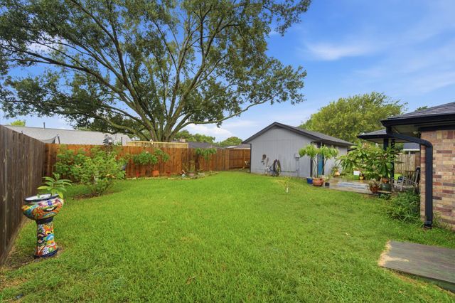 1814 Crooked Creek Lane, Pearland, TX 77581