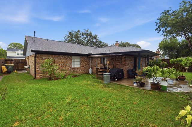 1814 Crooked Creek Lane, Pearland, TX 77581
