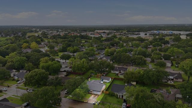 1814 Crooked Creek Lane, Pearland, TX 77581