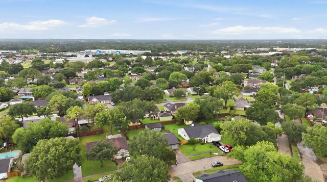 1814 Crooked Creek Lane, Pearland, TX 77581