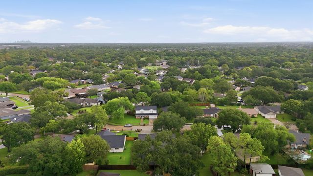1814 Crooked Creek Lane, Pearland, TX 77581
