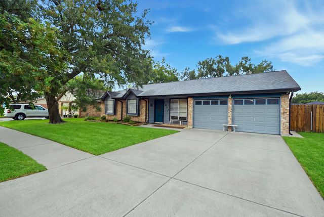 1814 Crooked Creek Lane, Pearland, TX 77581
