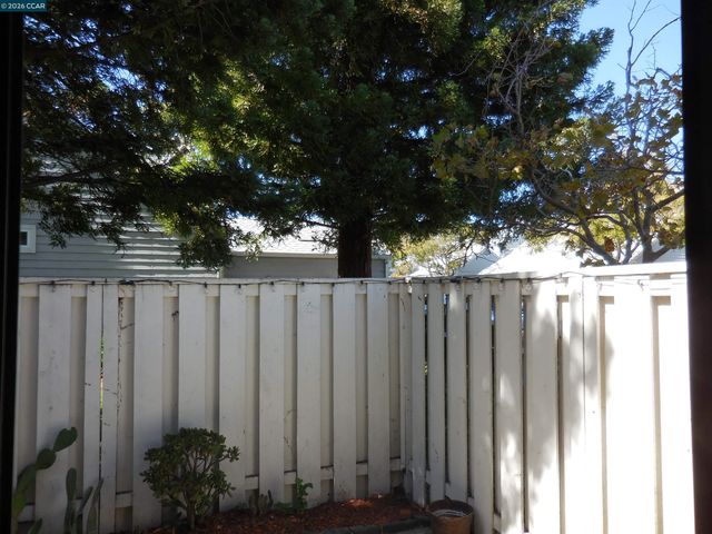301 Delmonte Way END UNIT, Pinole, CA 94564