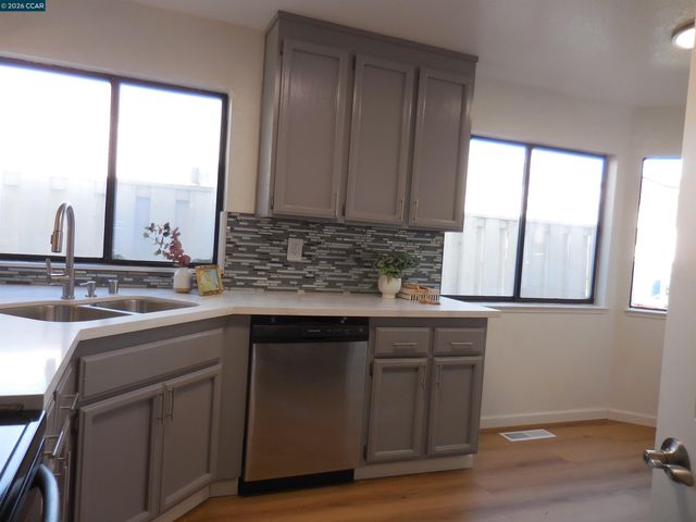 301 Delmonte Way END UNIT, Pinole, CA 94564