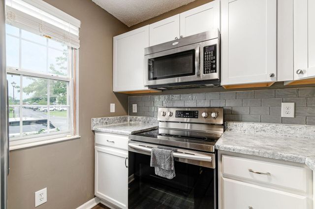 7279 Kirkdale Drive, 27E, Blacklick, OH 43004