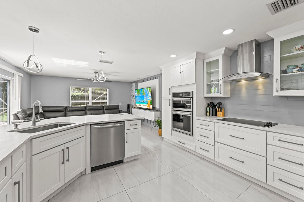 5066 NORTHERN LIGHTS Drive, Greenacres, FL 33463