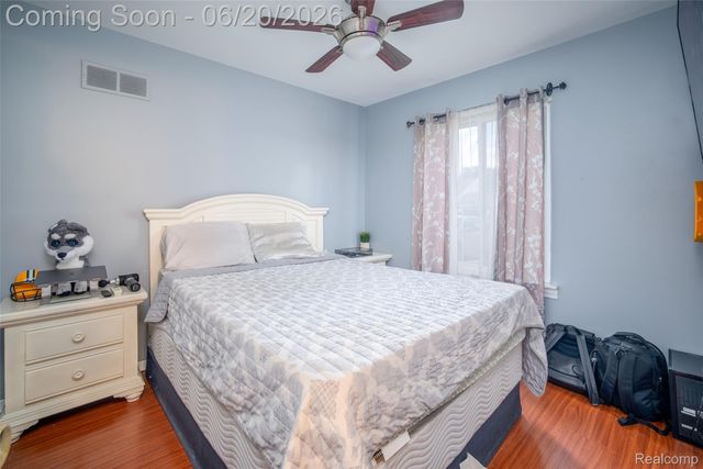 1129 Whittier Drive, Canton Charter Township, MI 48187