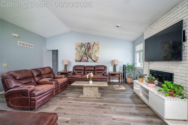 1129 Whittier Drive, Canton Charter Township, MI 48187