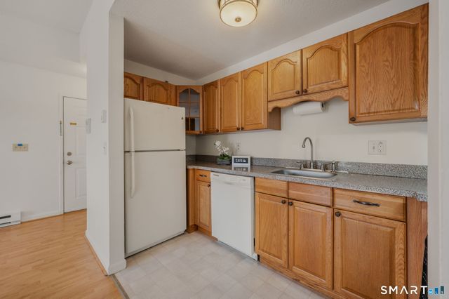 82 Sunset Street APT 73, Waterford, CT 06385