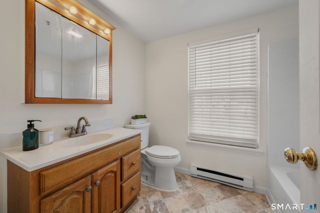 82 Sunset Street APT 73, Waterford, CT 06385