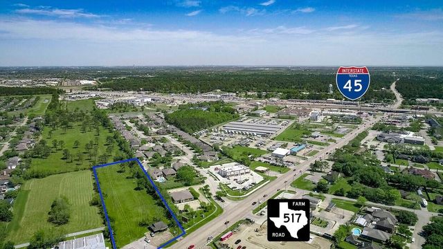 317 Fm 517 W, Dickinson, TX 77539