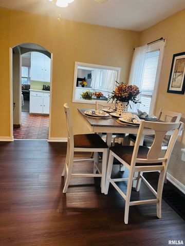 2704 E HIGH Street, Davenport, IA 52803