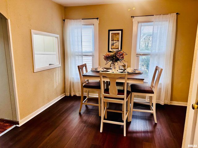 2704 E HIGH Street, Davenport, IA 52803