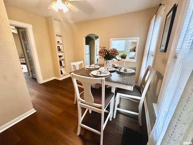 2704 E HIGH Street, Davenport, IA 52803