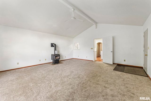 2704 E HIGH Street, Davenport, IA 52803