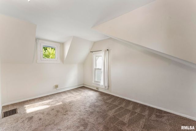 2704 E HIGH Street, Davenport, IA 52803