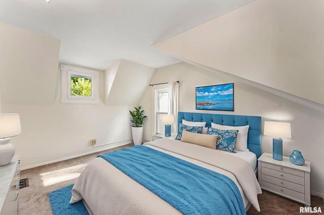 2704 E HIGH Street, Davenport, IA 52803