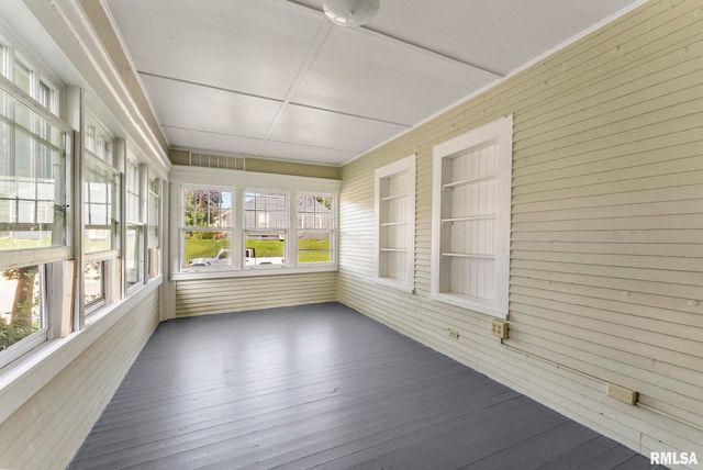 2704 E HIGH Street, Davenport, IA 52803