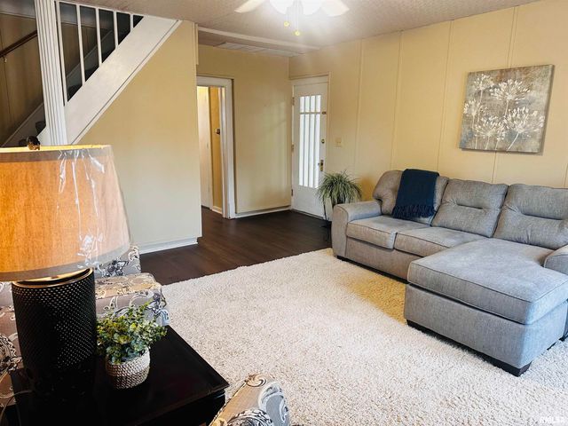 2704 E HIGH Street, Davenport, IA 52803