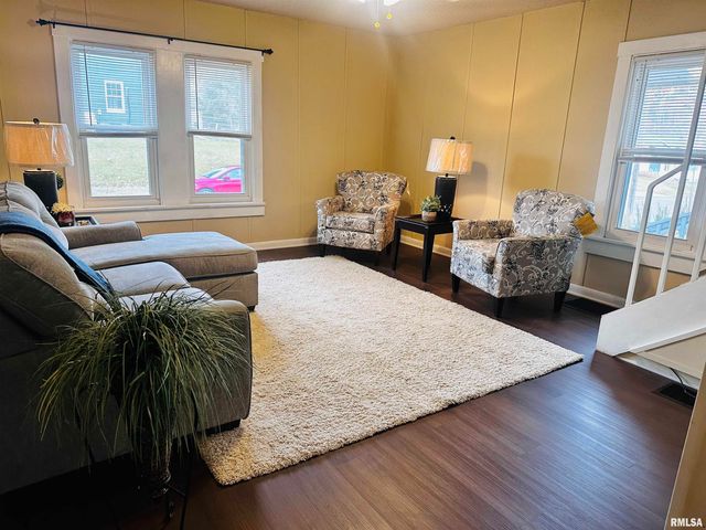 2704 E HIGH Street, Davenport, IA 52803