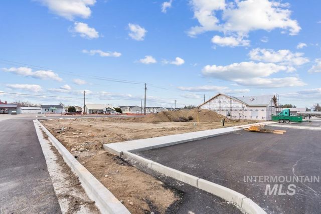 2044 N Whitley Dr, Fruitland, ID 83619