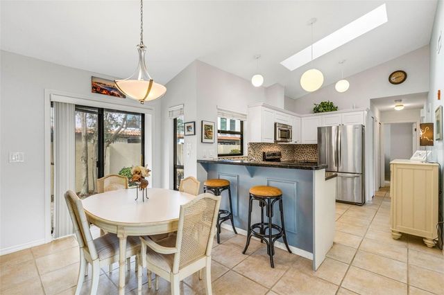 440 PALMETTO COURT 5, Venice, FL 34285