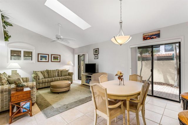 440 PALMETTO COURT 5, Venice, FL 34285