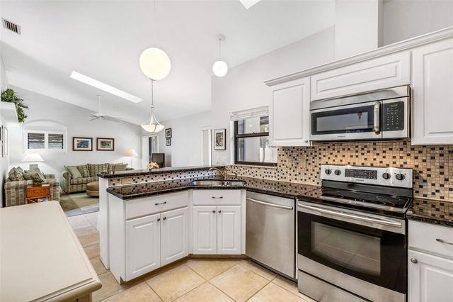 440 PALMETTO COURT 5, Venice, FL 34285