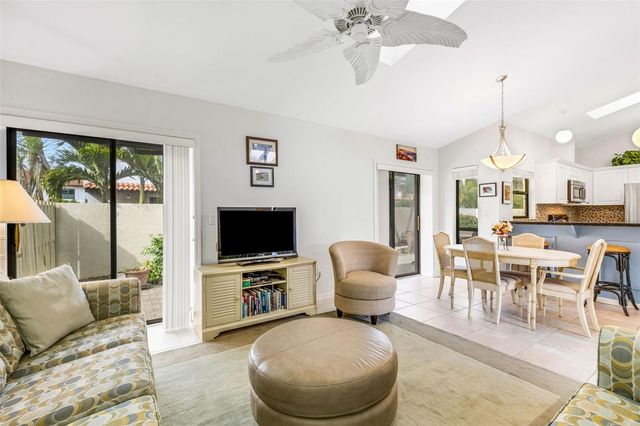 440 PALMETTO COURT 5, Venice, FL 34285