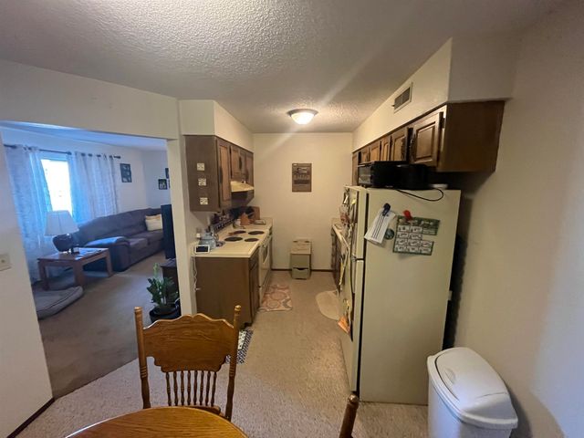 1500 E 10th Ave Apt E1, Winfield, KS 67156