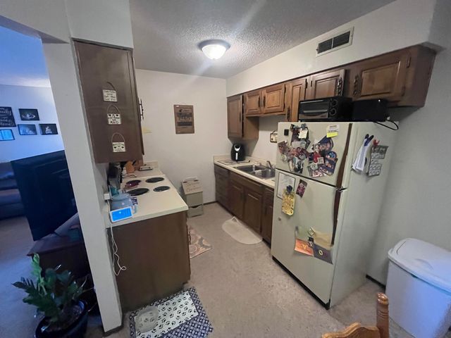 1500 E 10th Ave Apt E1, Winfield, KS 67156