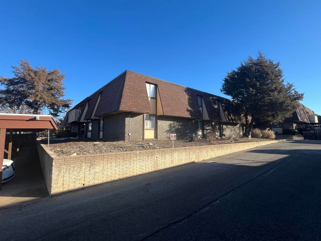 1500 E 10th Ave Apt E1, Winfield, KS 67156