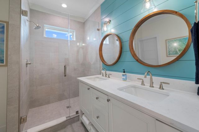 675 Seaside Dr, Crystal Beach, TX 77650