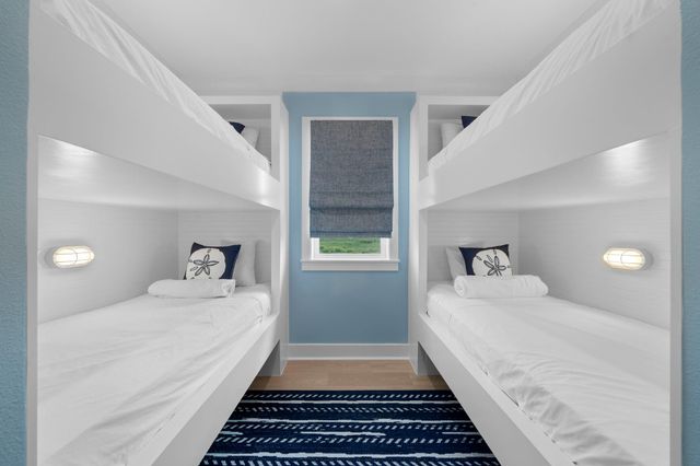 675 Seaside Dr, Crystal Beach, TX 77650