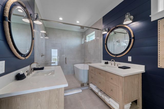 675 Seaside Dr, Crystal Beach, TX 77650