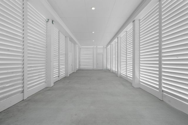 675 Seaside Dr, Crystal Beach, TX 77650