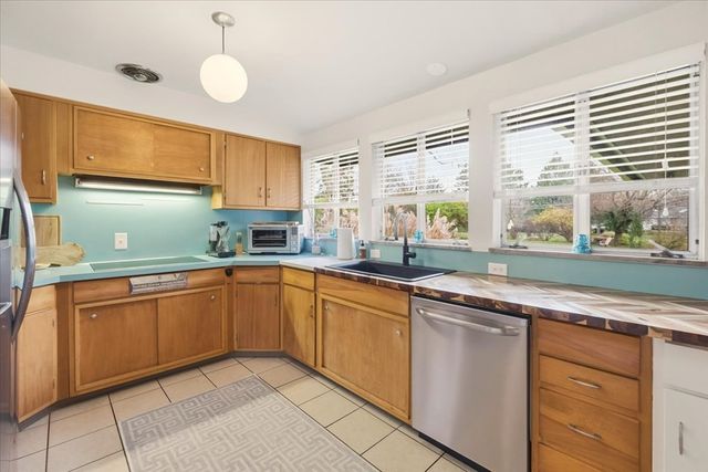 6550 N Winston Ct, Columbus, OH 43235