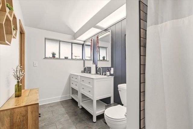 6550 N Winston Ct, Columbus, OH 43235