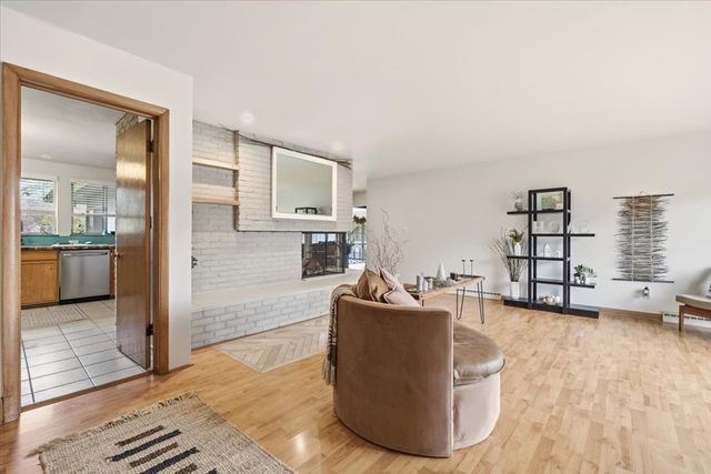 6550 N Winston Ct, Columbus, OH 43235