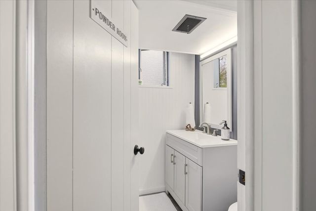 6550 N Winston Ct, Columbus, OH 43235