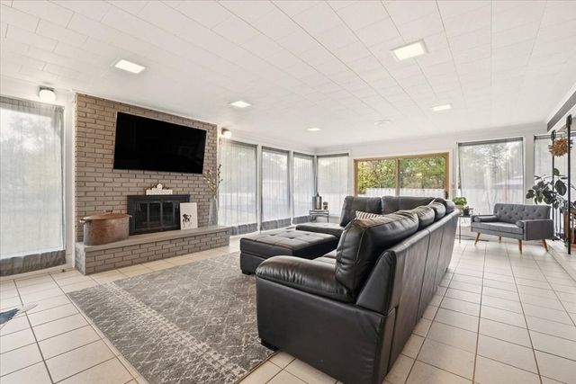 6550 N Winston Ct, Columbus, OH 43235