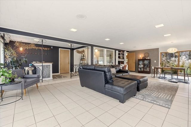 6550 N Winston Ct, Columbus, OH 43235