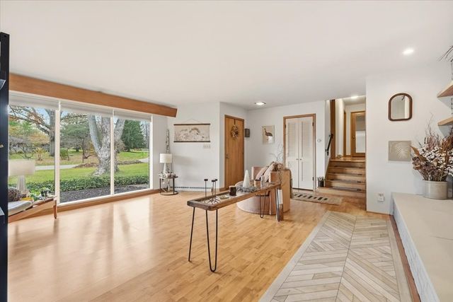 6550 N Winston Ct, Columbus, OH 43235