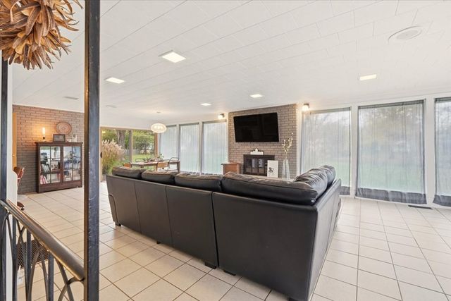 6550 N Winston Ct, Columbus, OH 43235