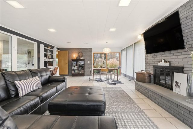 6550 N Winston Ct, Columbus, OH 43235