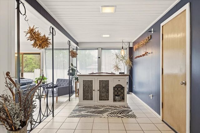 6550 N Winston Ct, Columbus, OH 43235