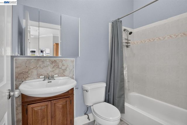 2244 E 20Th St, Oakland, CA 94606