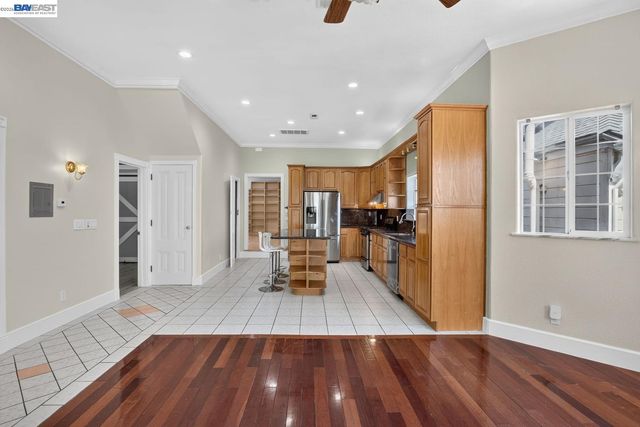 2244 E 20Th St, Oakland, CA 94606