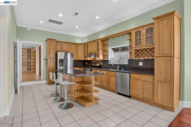2244 E 20Th St, Oakland, CA 94606